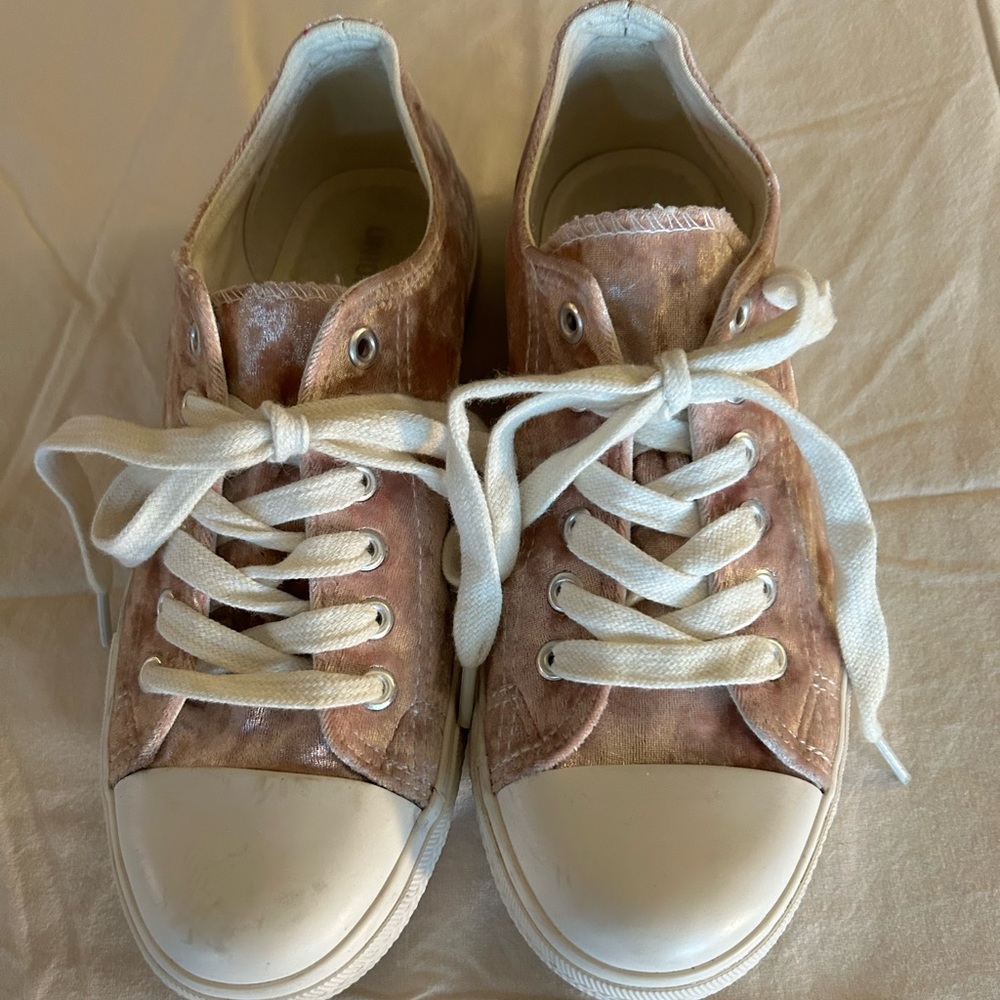 Ladies Unionbay Velveteen Pink Sneakers - size 7.5